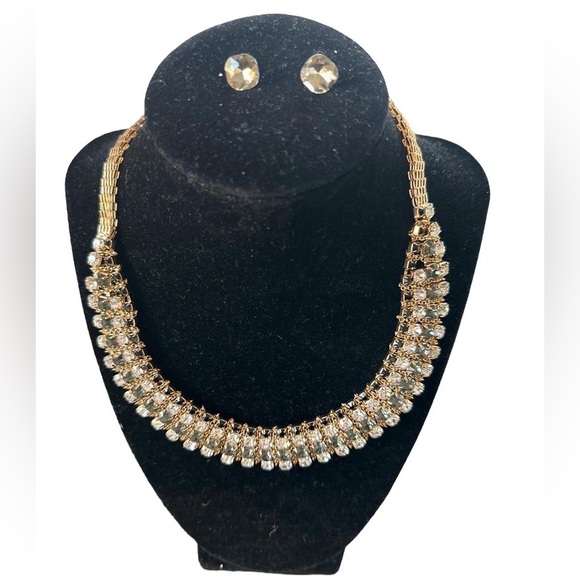 Crystal Embedded Necklace with Stud Earrings - Picture 3 of 5